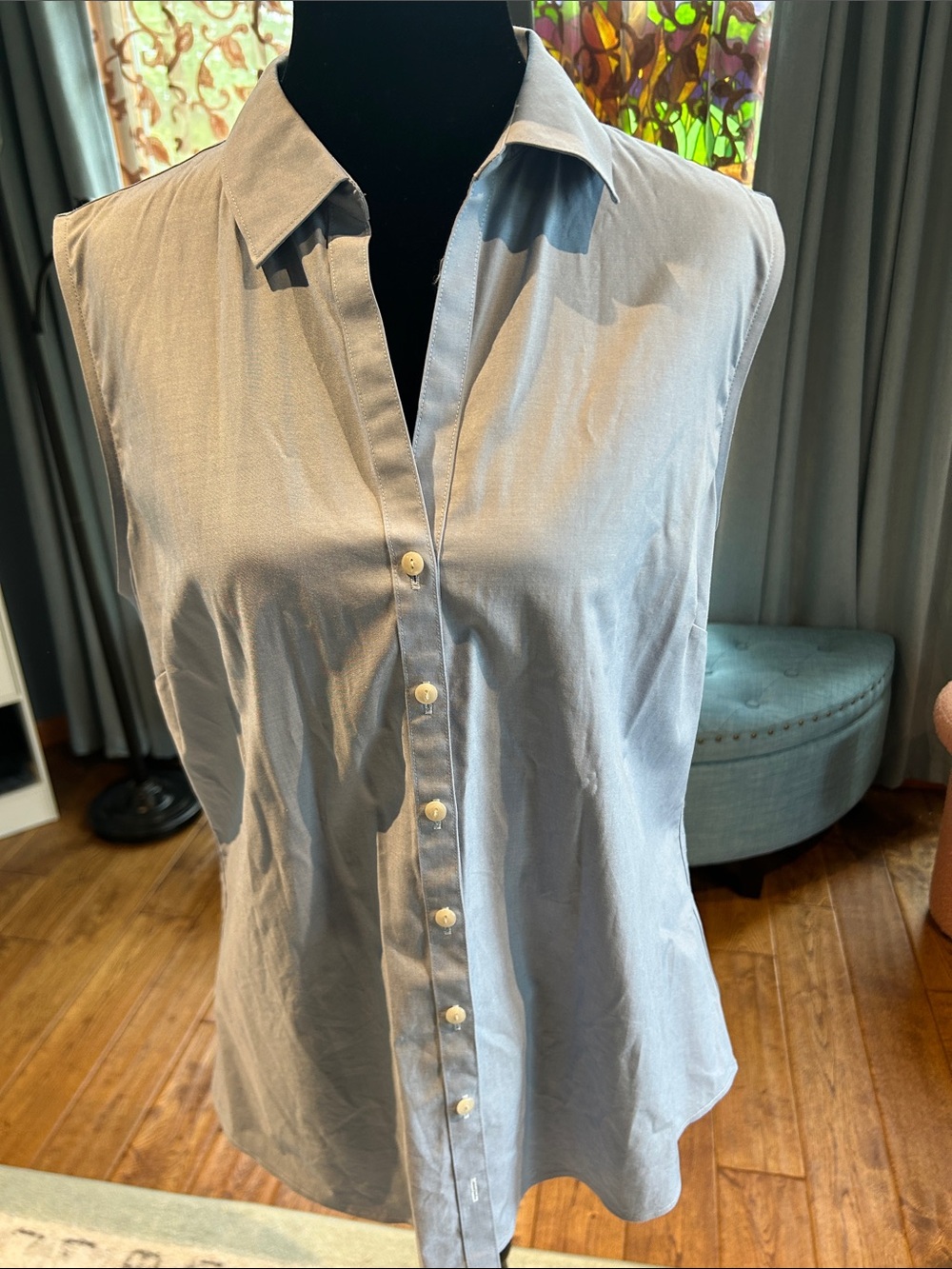 Eddie Bauer Sleeveless Button-Down Top in Light Blue
